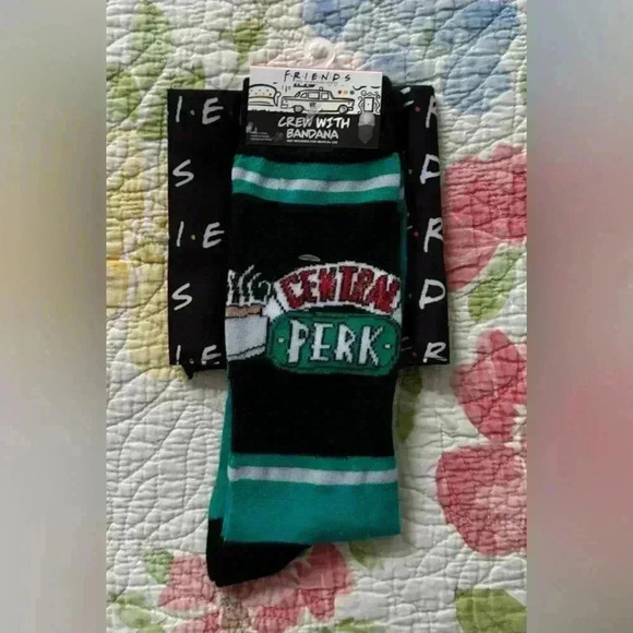 🆕Adult | FRIENDS  Sock & Bandana Set - Picture 5 of 13